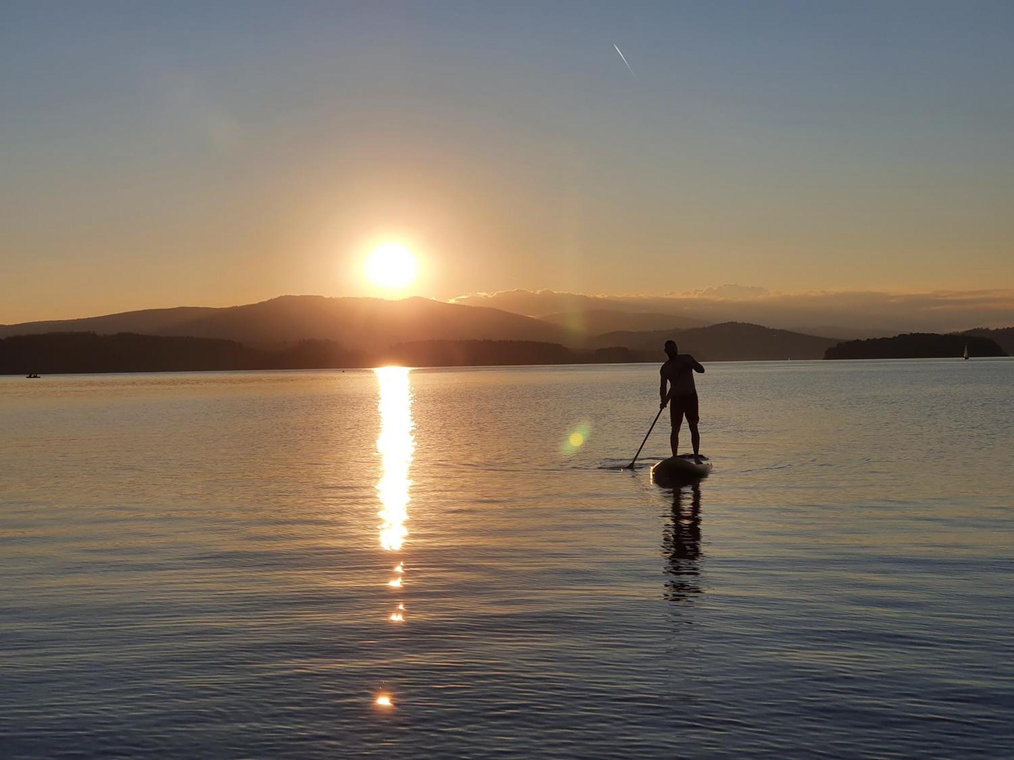 Relax Vila Lipno- apartmán v podkroví u pláže Windy Point Černá v Pošumaví Exteriér fotografie